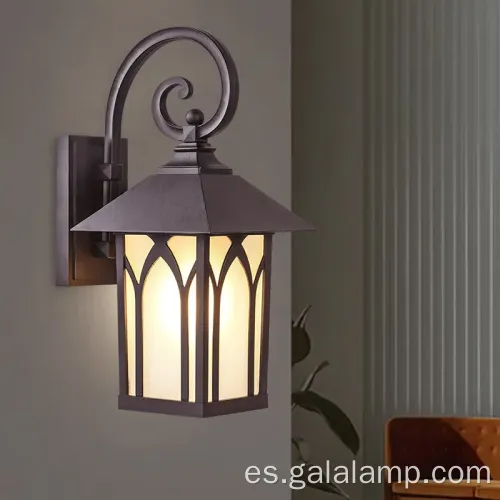 'Elegantes luces de pared al aire libre impermeables para jardines modernos'